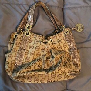 Signature print Michael Kors purse